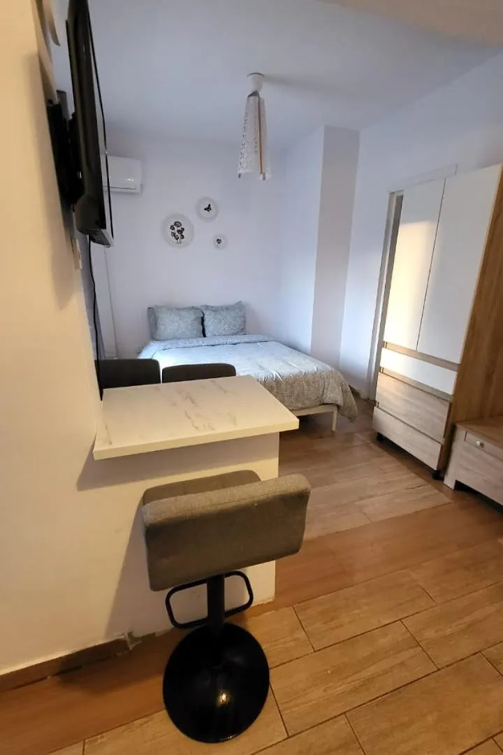 Studio E Larnaca City Center 0*,  Cipro