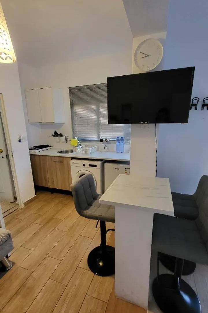 Studio E Larnaca City Center Appartamento